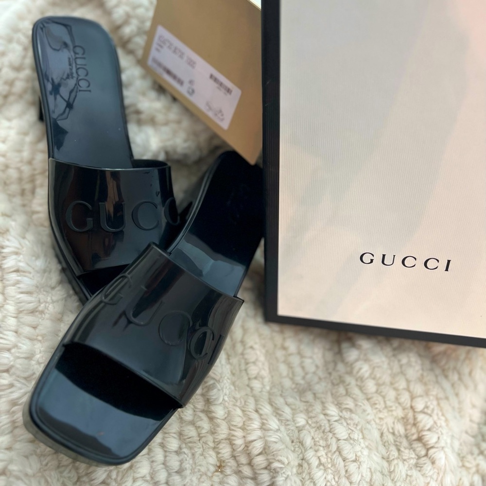 Gucci women’s rubber slide sandals